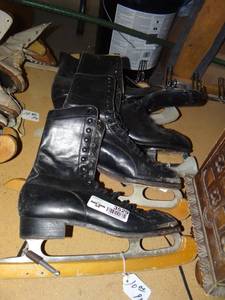 lot 3529 image: 2 Pairs of Black Ice Skates