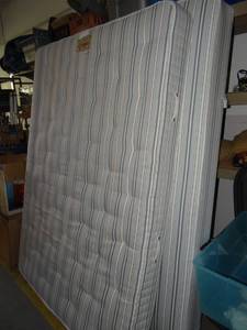 lot 3531 image: Queen sized Mattress and Box Springs
