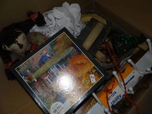 lot 3537 image: Box of misc items