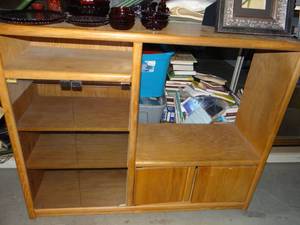 lot 3538 image: Wooden entertainment center