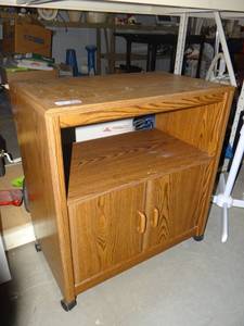 lot 3543 image: Wooden Tv Stand on Wheels