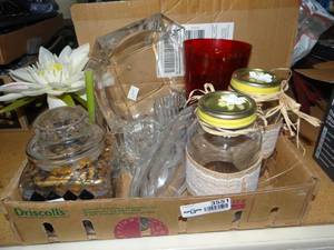 lot 3551 image: Lot of Glass Home Decor