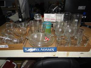lot 3554 image: 3 Beer Flats of drinking Glasses