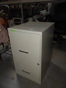 lot 3566 image: Metal 2 Drawer Filing Cabinet