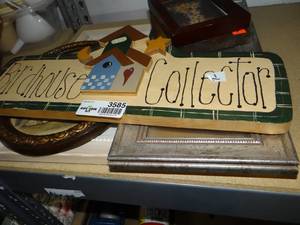 lot 3585 image: Lot of wall decorations