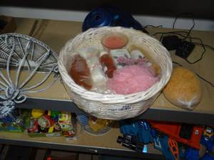 lot 3587 image: a basket of personal hygiene items