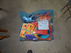 lot 3594 image: a hotwheels track set with no cars