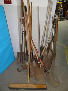 lot 3600 image: a lot of assorted tools