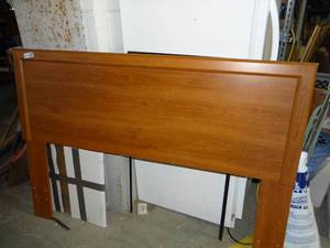 lot 3602 image: a queen size head board
