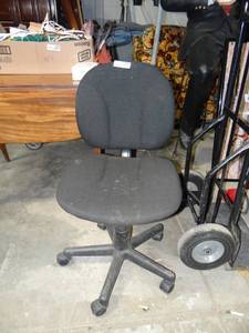 lot 3603 image: a office chair