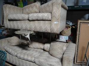 lot 3615 image: Sofa love seat set- Matching