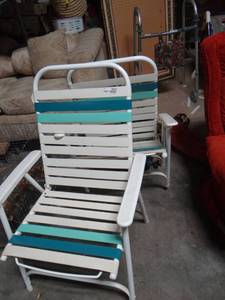 lot 3620 image: 2 folding lawn chairs