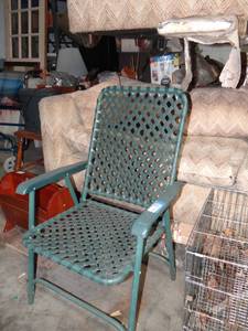 lot 3624 image: a green folding chair