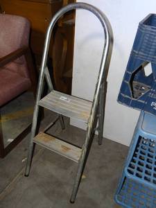 lot 3631 image: a step stool