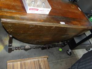 lot 3637 image: Antique gate leg table
