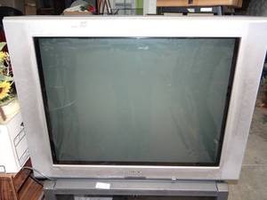 lot 3639 image: Large Trinitron TV w matching media stand w storage- Works great