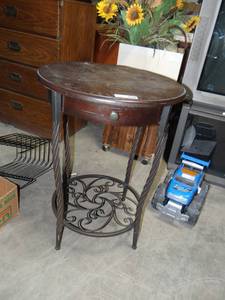 lot 3642 image: round wooden end table