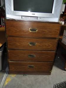 lot 3644 image: wooden dresser