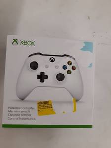 lot 29050 image: XBOX WIRELESS CONTROLLER