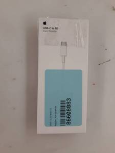lot 29092 image: APPLE USB-C TO SD CARD READER