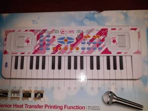lot 28234 image: HS-3711 Electric Keyboard