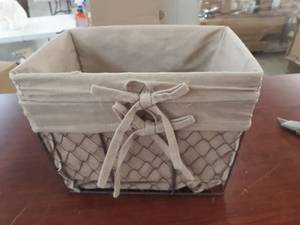 lot 28247 image: Chicken Wire Basket