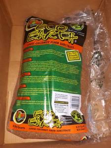 lot 28250 image: Zoo Med Eco Earth Loose Coconut Fiber Substrate, 8 Quarts