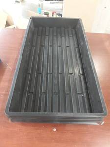 lot 28274 image: 5 Gardening Trays