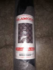 lot 29869 image: Glomour Collectio. 5�6 Area Rug