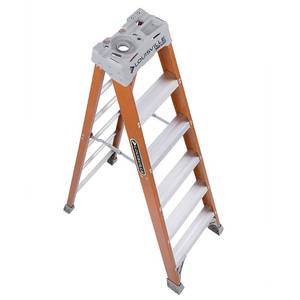 lot 29913 image: Louisville Ladder FS1506 300-Pound Duty Rating Fiberglass Ladder, 6-Feet