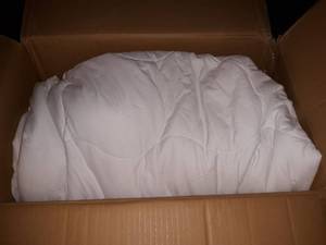 lot 28360 image: EMONIA Queen Mattress Topper - 3 inch Memory Foam Bed Mattress Pad with Bamboo Mattress Cover,Removable Hypoallergenic and Soft