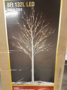 lot 30199 image: 8ft 132L LED Tree