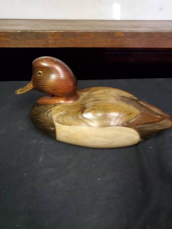 lot 7368 image: Wood Carrved Duck by Tom Taber