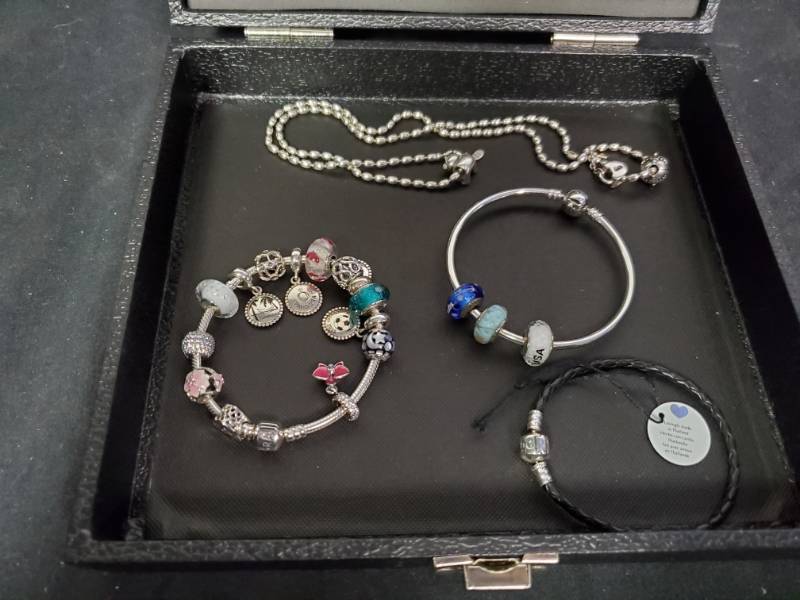 lot 7374 image: Pandora Jewelry Collection