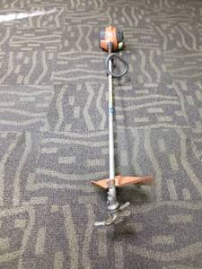 lot 6037 image: Husquvarna 125L Weed Wacker
