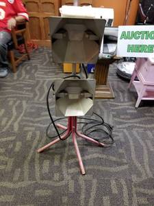 lot 6085 image: Electric Double Work Light 220v with Bulbs