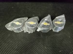 lot 6091 image: Lot of 4 Center Chevy Caps