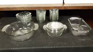 lot 7816 image: Pyrex Baking Dishes and Cups