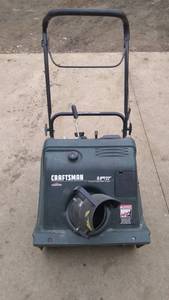 lot 19307 image: Craftsman 5 horsepower 4-cycle snowblower