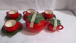 lot 19330 image: strawberry tea set