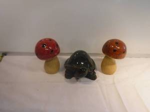 lot 11818 image: Ceramic turtle and mushrooms