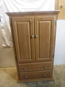 lot 11835 image: Perdue armoire