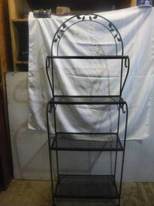 lot 11842 image: Metal bakers rack