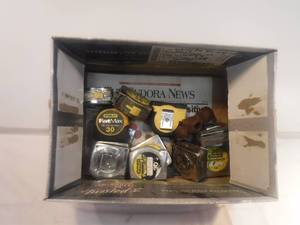 lot 11847 image: Lot of 12 tape measures