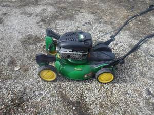lot 19234 image: John Deere JS63C push mower