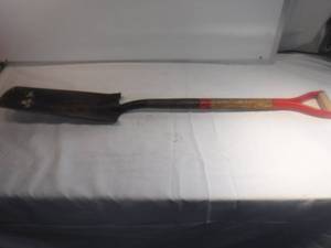 lot 11900 image: Long shovel