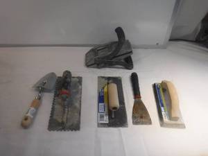 lot 11912 image: Drywall tools