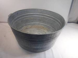 lot 11924 image: Galvanized wash tub