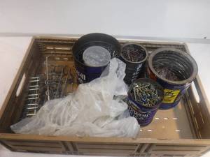 lot 11991 image: mixed lot of screws and other hardware