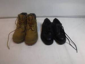 lot 19336 image: 2 pairs of size 11 boys shoes